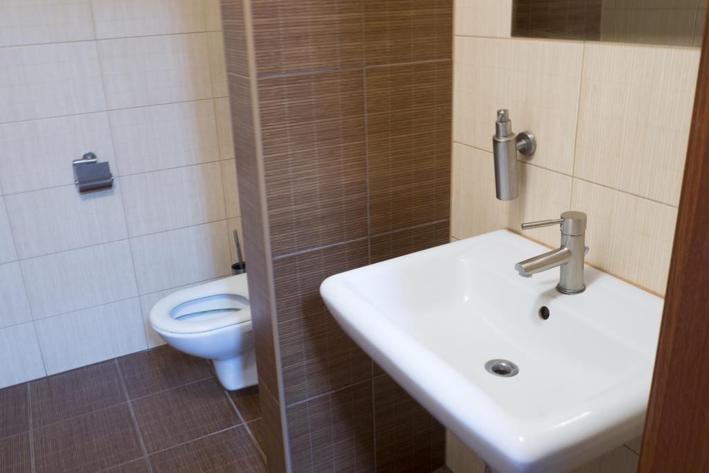 Go Hostel Rewolucji Łódź Kültér fotó